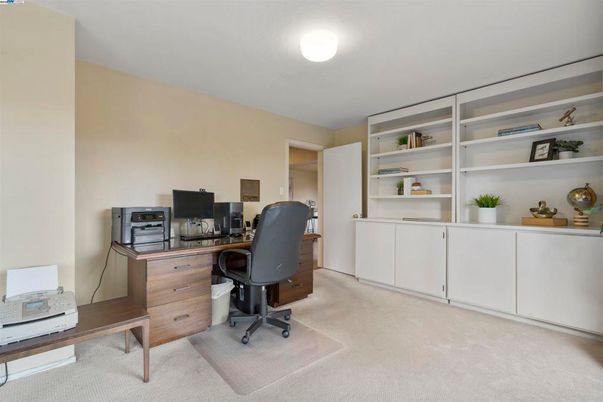 Home Office, Interior