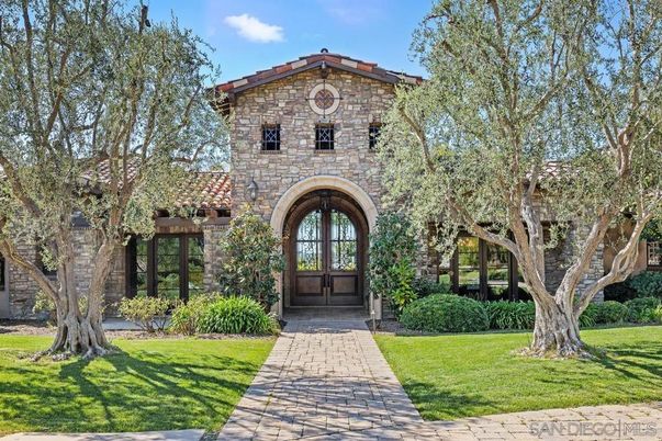 Exterior, Facade, Mediterranean