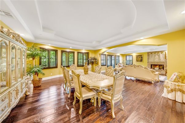 Dining room, Fireplace, Interior, Recessed Lighting, Wood Texture Flooring