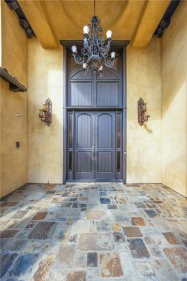 Chandelier, Exterior
