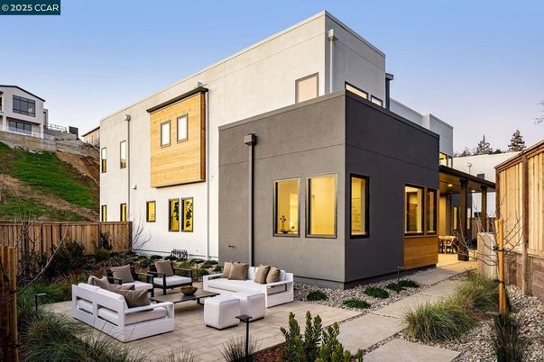 Exterior, Facade, Modern