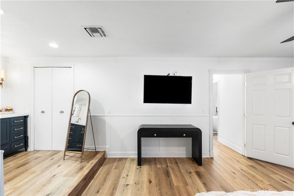Interior, Recessed Lighting, Wood Texture Flooring