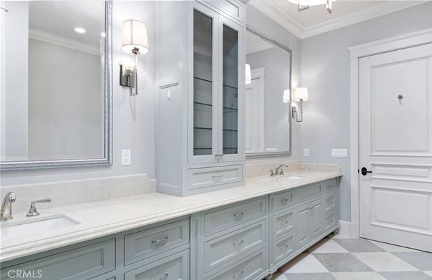 Bathroom, Dual Sink Vanities, Interior, Recessed Lighting