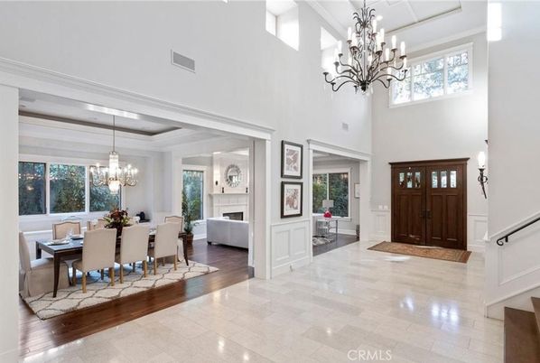 Chandelier, Dining room, Fireplace, Interior, Wood Texture Flooring
