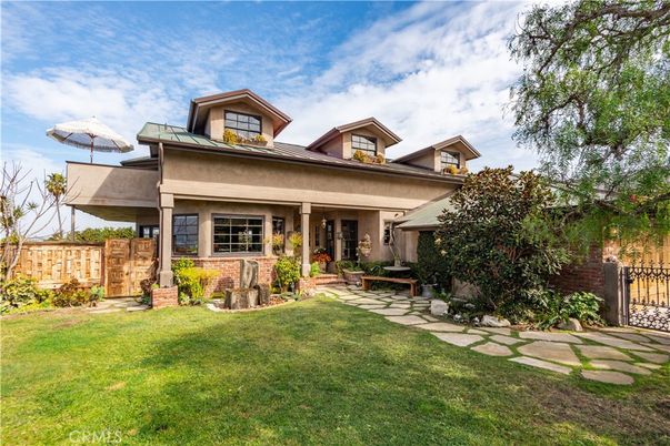 Backyard, Exterior, Facade, American Foursquare
