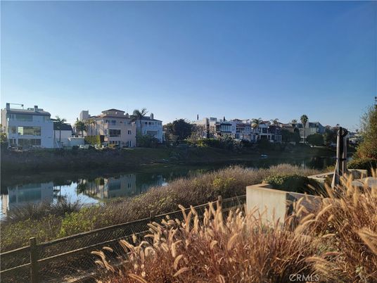 Exterior, Lake