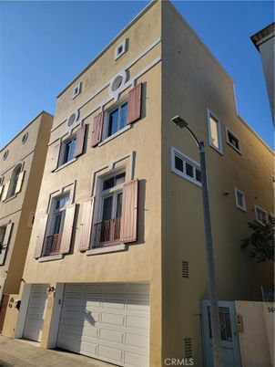 Attached, Exterior, Facade, Rowhouse