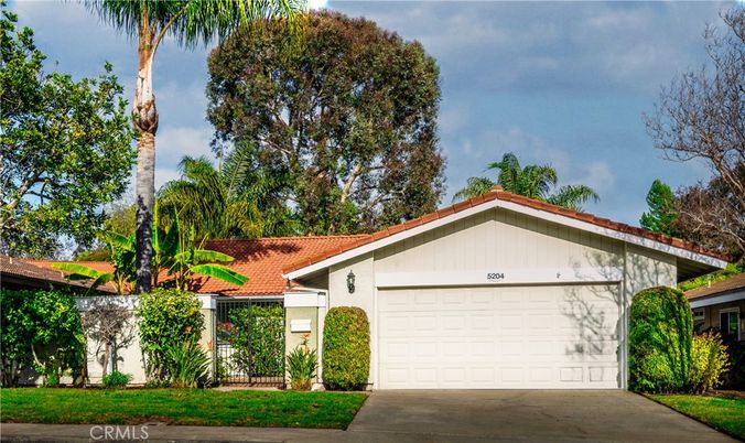 Attached, Exterior, Facade, Spanish Mediterranean