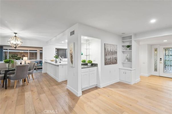 Chandelier, Dining room, Interior, Recessed Lighting, Wood Texture Flooring