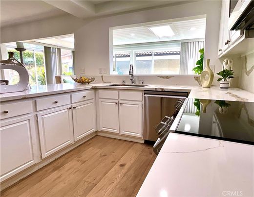 Interior, Kitchen, Recessed Lighting, Water, Wood Texture Flooring