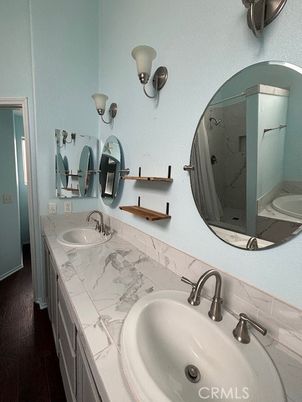 Bathroom, Dual Sink Vanities, Interior