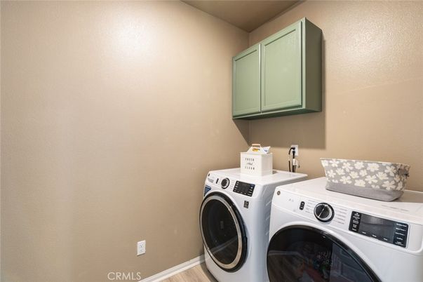 Interior, Washer, Wood Texture Flooring