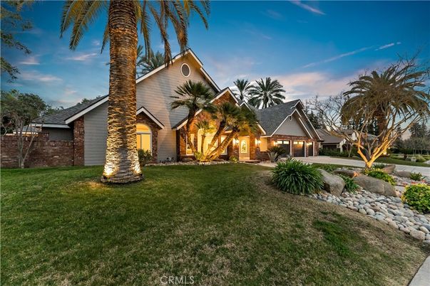 Backyard, Exterior, Facade, Ranch