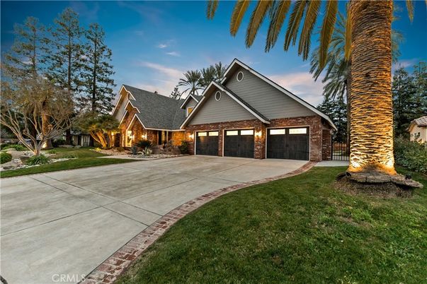 Attached, Backyard, Exterior, Facade, Brick Facade, Ranch