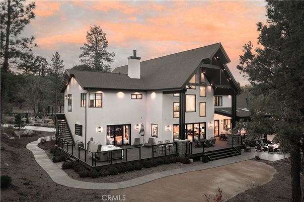 Exterior, Facade, Farmhouse