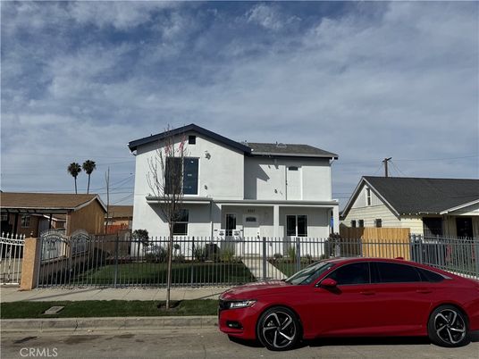 Exterior, Facade, Modern