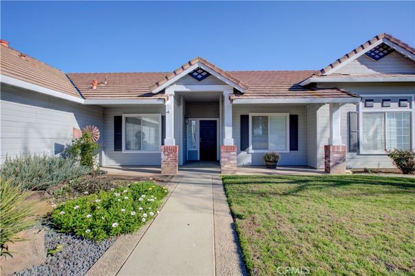 Exterior, Facade, Ranch