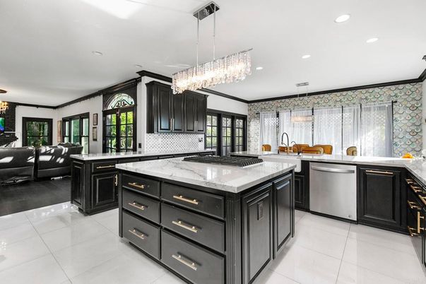 Chandelier, Interior, Kitchen, Living room, Pendant Lights, Recessed Lighting, Stainless Steel Appliances