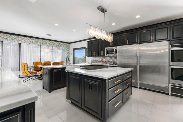 Chandelier, Dining room, Interior, Kitchen, Recessed Lighting, Stainless Steel Appliances