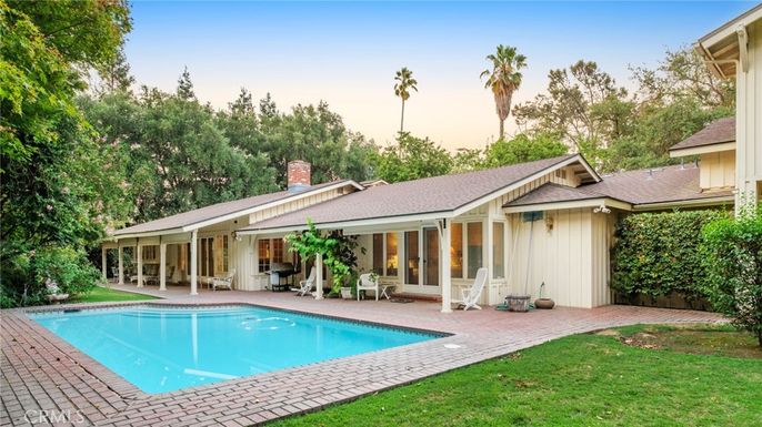 Exterior, Pool