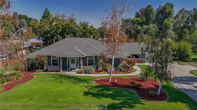 Backyard, Exterior, Facade, Ranch