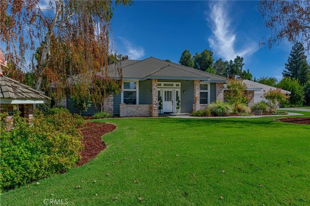 Backyard, Exterior, Facade, Brick Facade, Ranch
