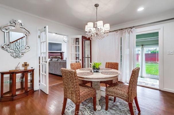 Chandelier, Dining room, Interior, Recessed Lighting, Wood Texture Flooring