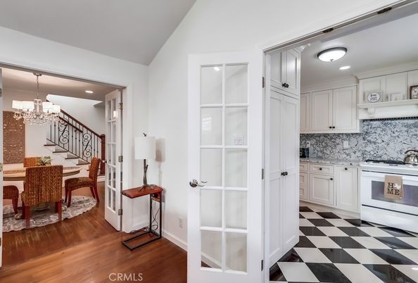 Chandelier, Dining room, Interior, Kitchen, Recessed Lighting, Wood Texture Flooring