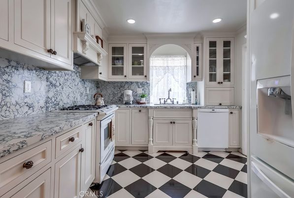Interior, Kitchen, Recessed Lighting