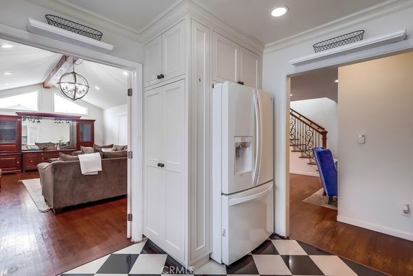 Interior, Kitchen, Living room, Pendant Lights, Recessed Lighting, Wood Texture Flooring