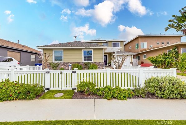 Backyard, Exterior, Facade, Ranch