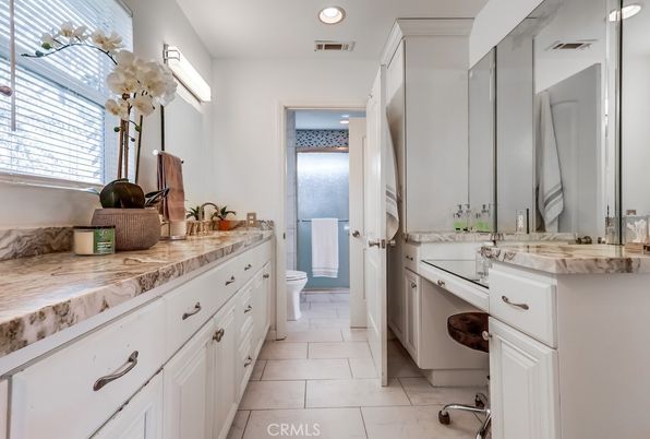 Bathroom, Dual Sink Vanities, Interior, Recessed Lighting