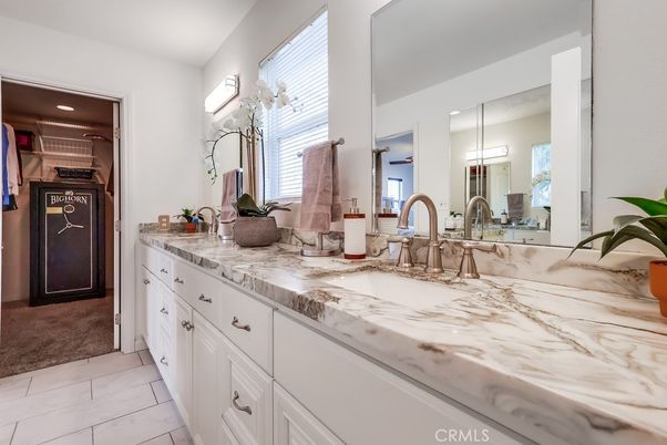 Bathroom, Dual Sink Vanities, Interior, Recessed Lighting