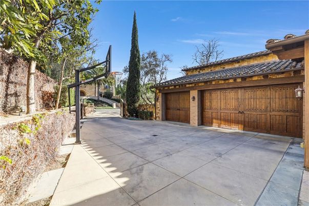Backyard, Detached Garage, Exterior