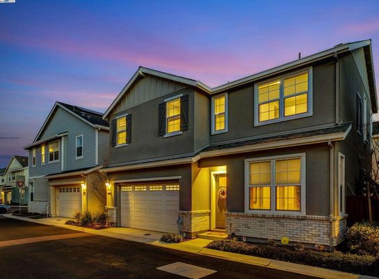 Attached, Exterior, Facade, Rowhouse