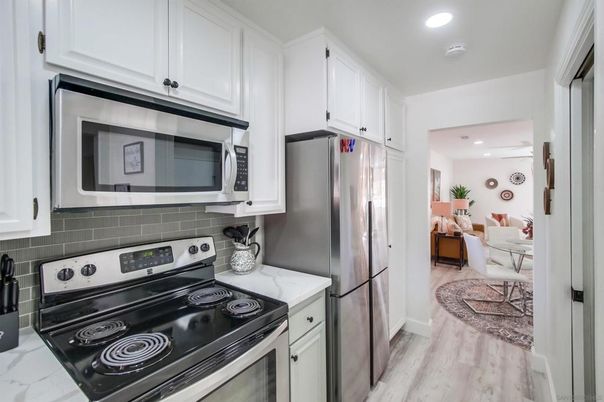 Dining room, Interior, Kitchen, Recessed Lighting, Stainless Steel Appliances, Wood Texture Flooring