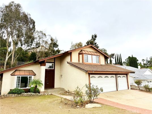 Attached, Exterior, Facade, Farmhouse