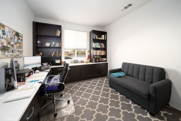 Home Office, Interior