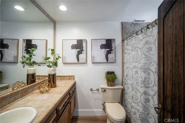 Bathroom, Interior, Recessed Lighting, Tile Countertops