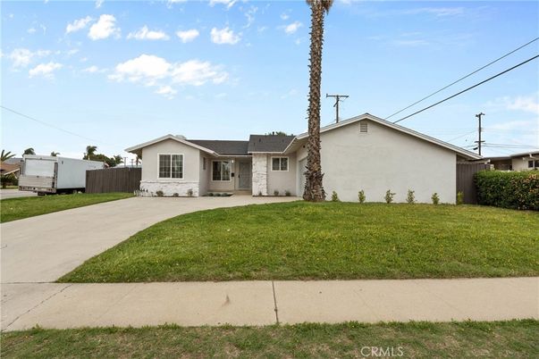Backyard, Exterior, Facade, Ranch