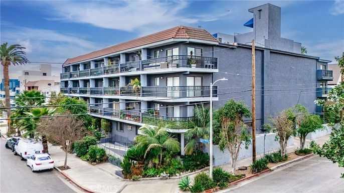 Exterior, Facade, Condo Building