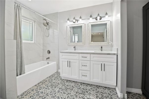 Bathroom, Dual Sink Vanities, Interior