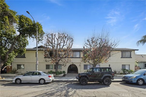 Exterior, Facade, Rowhouse