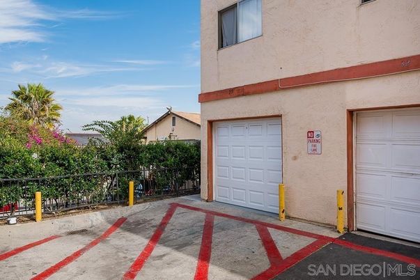 Detached Garage, Exterior