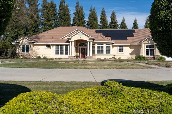 Backyard, Exterior, Facade, Solar Panels, Ranch