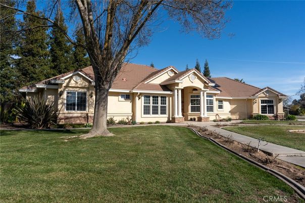 Backyard, Exterior, Facade, Ranch