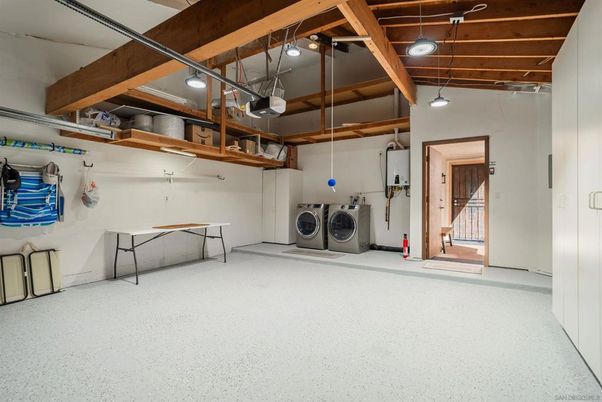 Interior, Washer, Wooden Beams