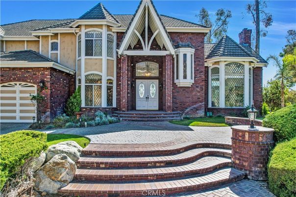 Exterior, Facade, Brick Facade, Queen Anne Victorian
