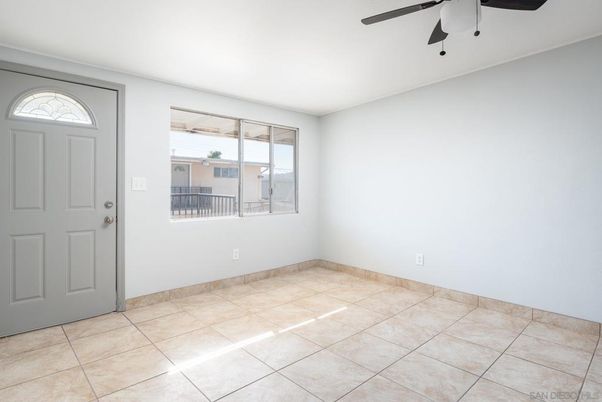 Empty room, Interior