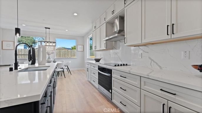 Dining room, Interior, Kitchen, Marble Walls, Pendant Lights, Recessed Lighting, Wood Texture Flooring